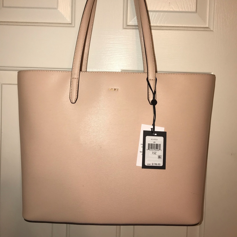Beautiful DKNY purse. PRICE NEGOTIABLE